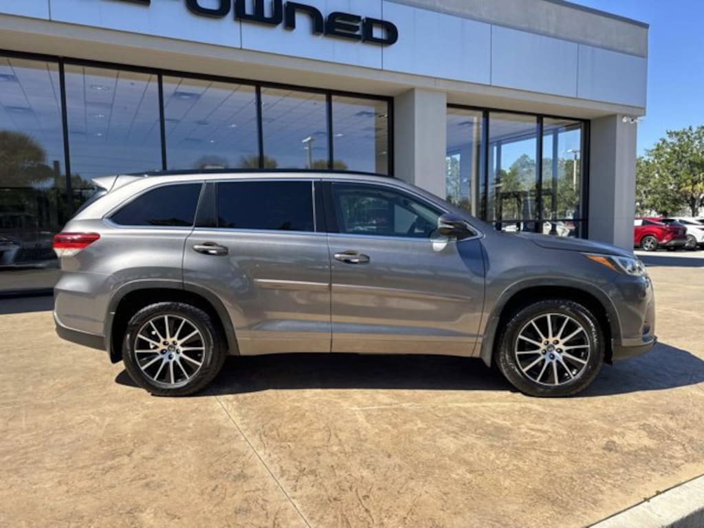 Used 2018 Toyota Highlander SE
