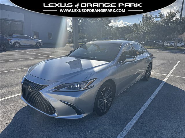 2022 Lexus ES Base's photo