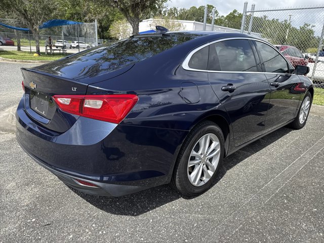 2017 Chevrolet Malibu 1LT photo 2