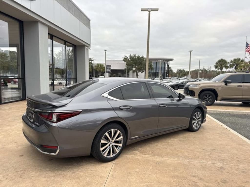 Certified 2021 Lexus ES 300h SEDAN