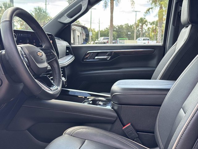 2025 Chevrolet Suburban Premier - Photo 14