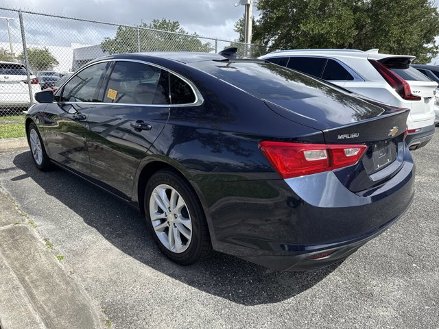 2017 Chevrolet Malibu 1LT photo 3