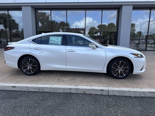 2025 Lexus ES 300h photo 2