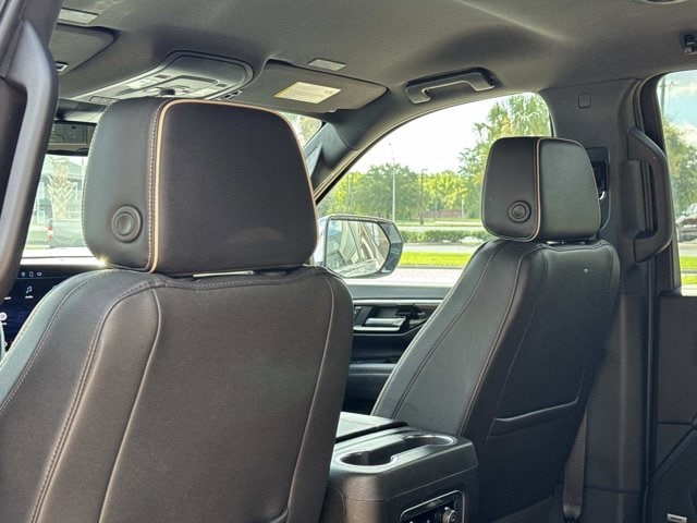 2025 Chevrolet Suburban Premier - Photo 19