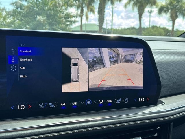 2025 Chevrolet Suburban Premier - Photo 23