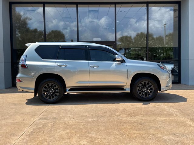 2023 Lexus GX 460 photo 2