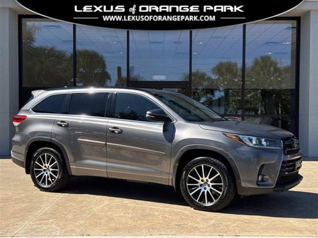 Used 2018 Toyota Highlander SE