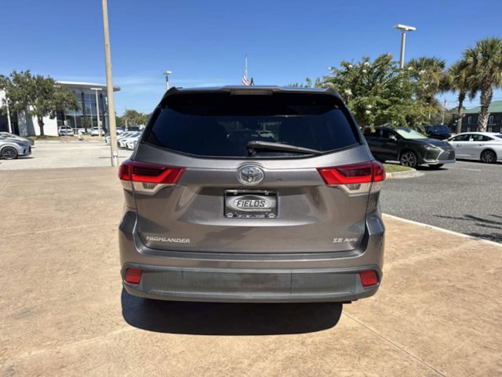 Used 2018 Toyota Highlander SE
