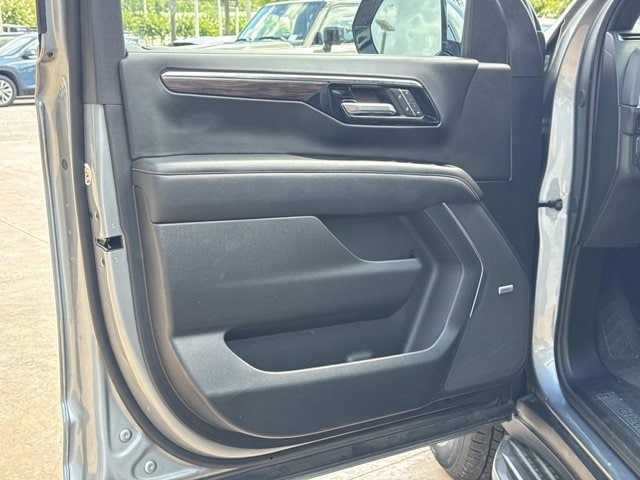 2025 Chevrolet Suburban Premier - Photo 10
