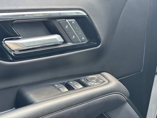 2025 Chevrolet Suburban Premier - Photo 11