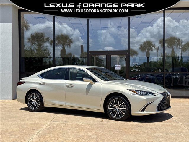 2025 Lexus ES 300h 300h's photo