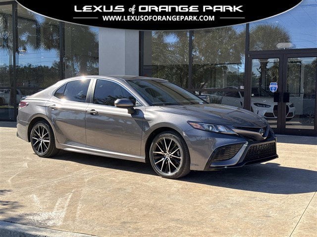 2021 Toyota Camry SE's photo