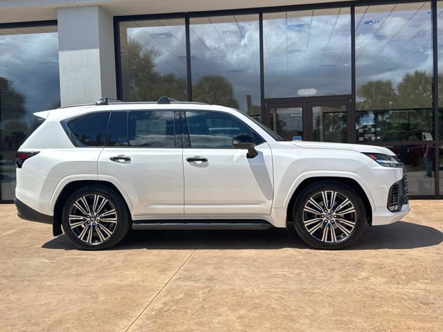 2025 Lexus LX 600 Luxury photo 2
