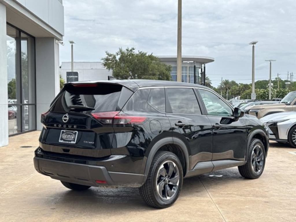 Used 2024 Nissan Rogue SV