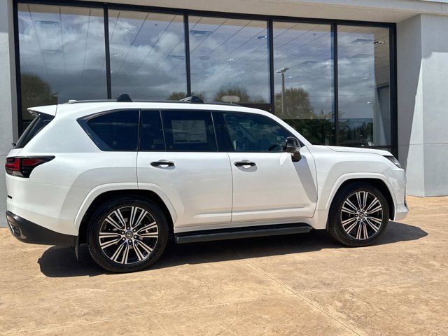 2025 Lexus LX 600 Luxury photo 3