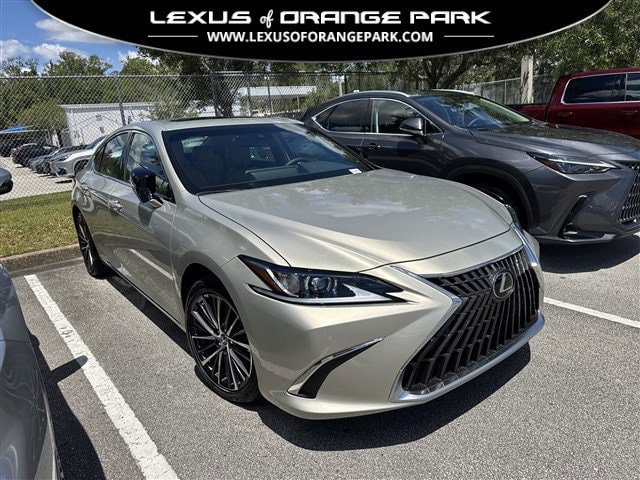 2025 Lexus ES 300h 300h's photo