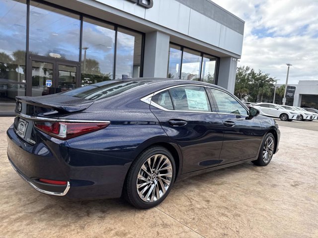 2025 Lexus ES 300h Luxury photo 3