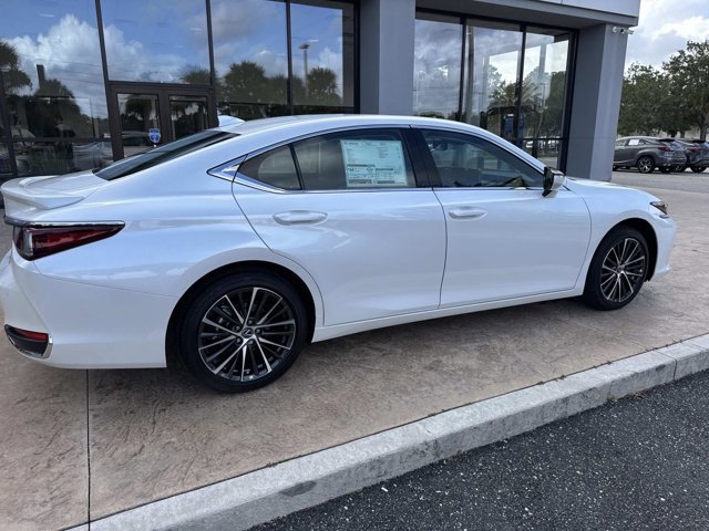 2025 Lexus ES 300h photo 3