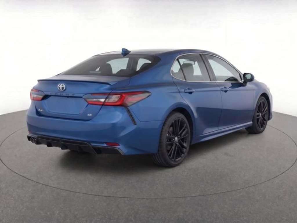 Used 2025 Toyota Camry SE