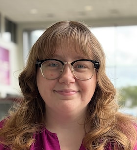 Staff member Anna Hart from ID_f45db92ed05d