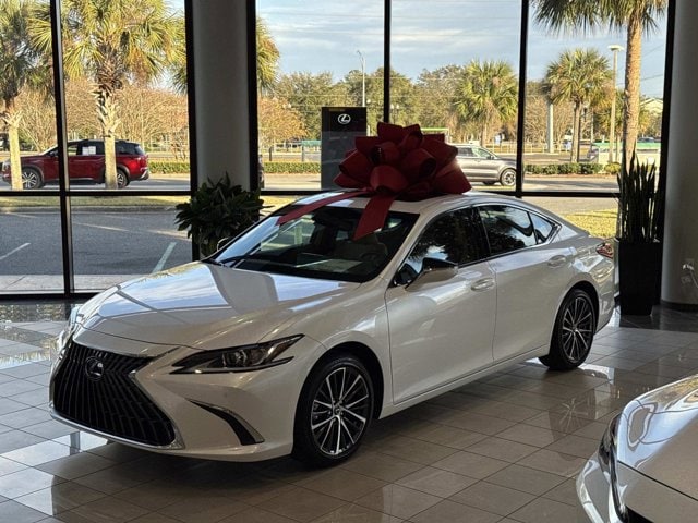 2025 Lexus ES 350's photo