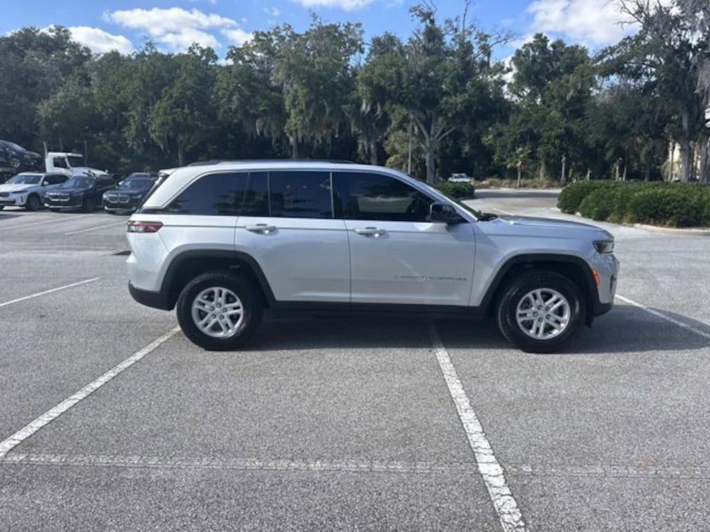 Used 2023 Jeep Grand Cherokee Laredo