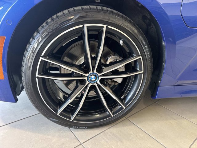2024 BMW 3 Series 330e - Photo 10