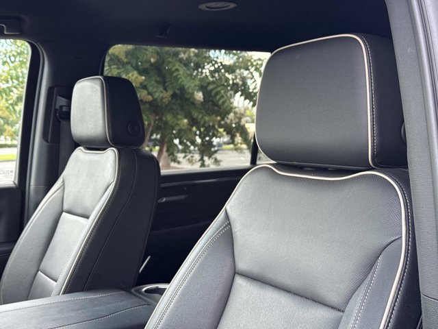 2025 Chevrolet Suburban Premier - Photo 13
