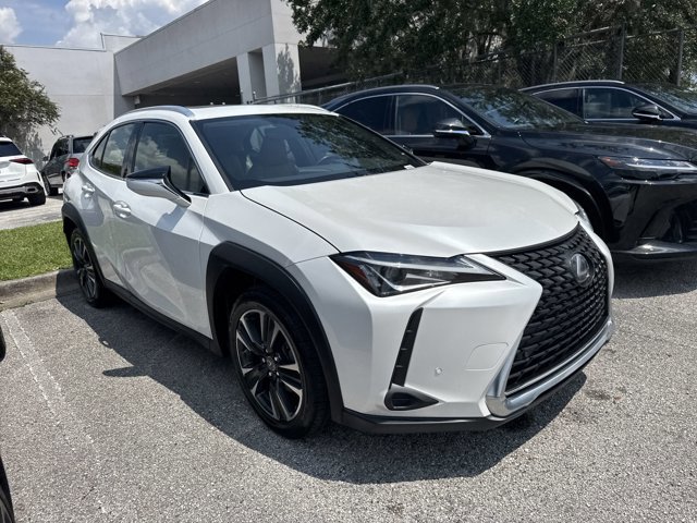 2020 Lexus UX 250h Premium photo 3
