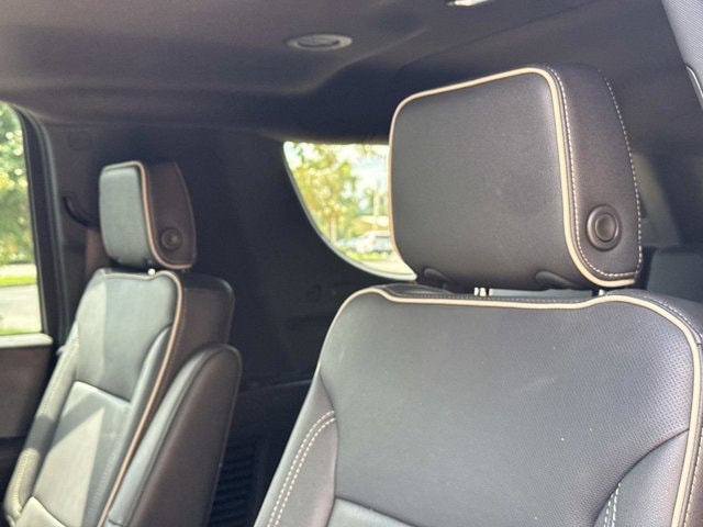 2025 Chevrolet Suburban Premier - Photo 18