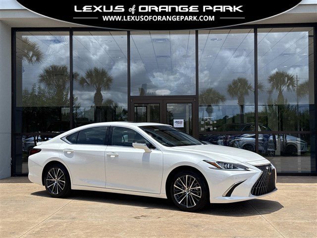 2025 Lexus ES 300h 300h's photo