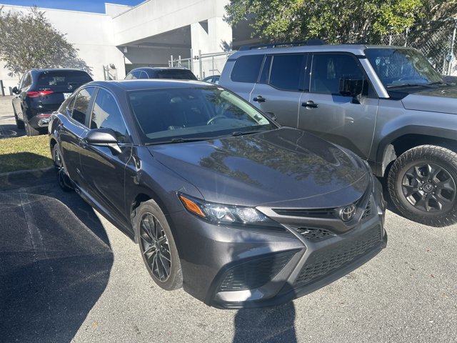 2021 Toyota Camry SE photo 2