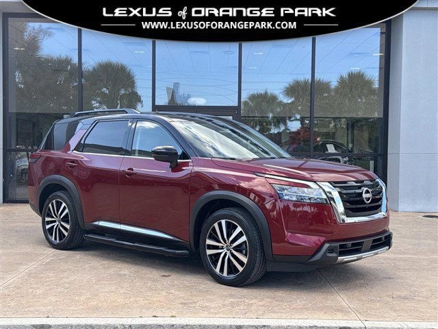 2023 Nissan Pathfinder Platinum's photo