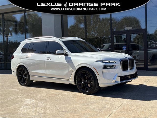 2023 BMW X7 40i's photo