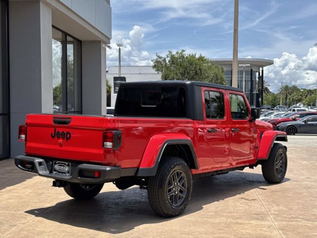 Used 2024 Jeep Gladiator Sport