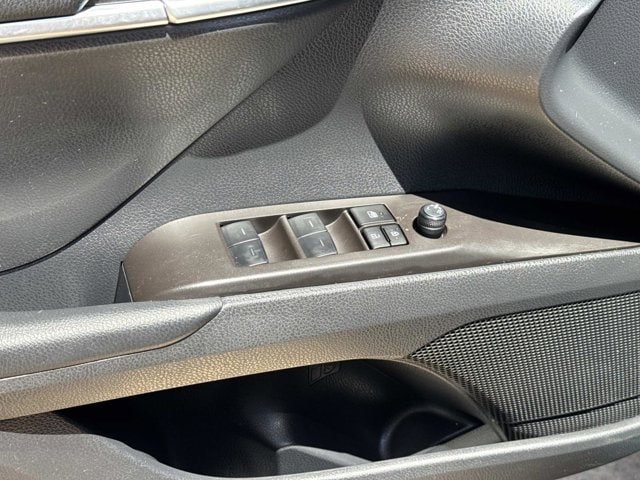 2024 Toyota Camry SE - Photo 18