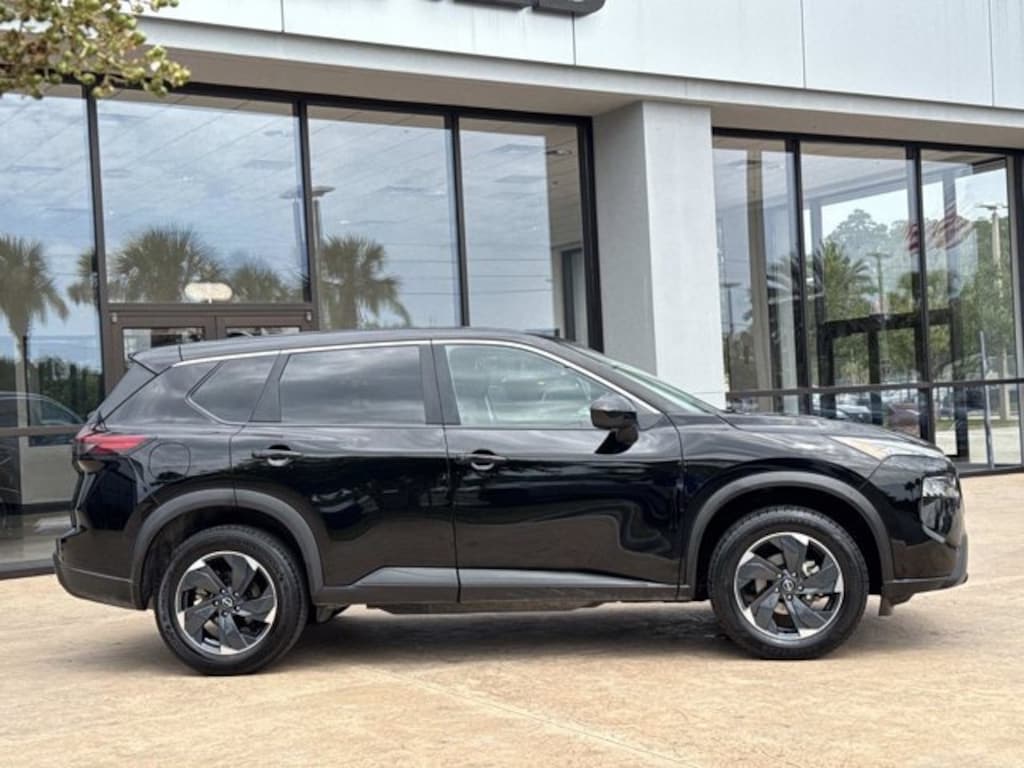 Used 2024 Nissan Rogue SV