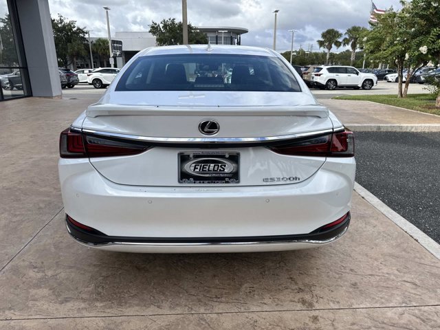 2025 Lexus ES 300h Premium photo 4