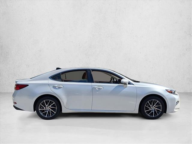 2017 Lexus ES 350 photo 4