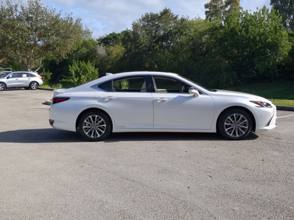 Certified 2022 Lexus ES 300h Sedan
