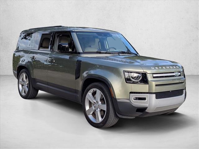 2024 Land Rover Defender 130 S photo 3