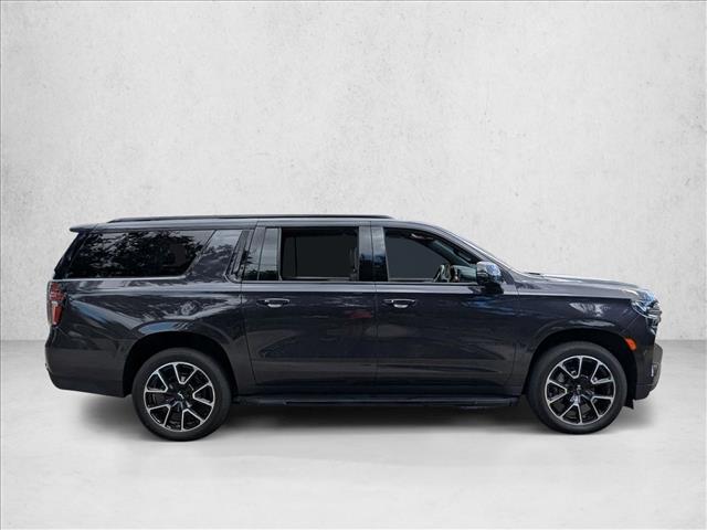 2022 Chevrolet Suburban RST photo 4