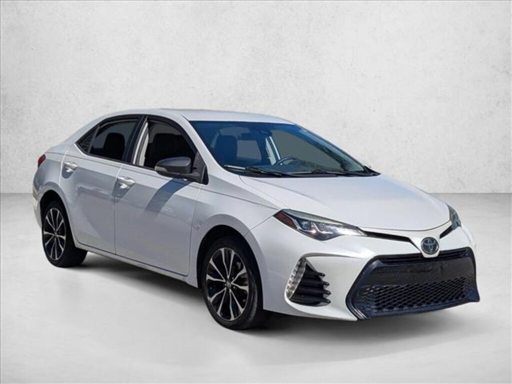 Used 2018 Toyota Corolla SE Sedan