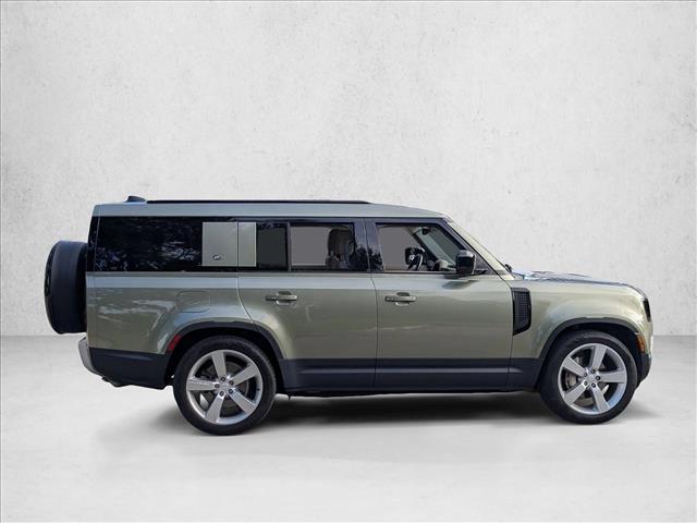 2024 Land Rover Defender 130 S photo 4