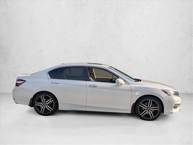 2017 Honda Accord Touring V6 photo 4