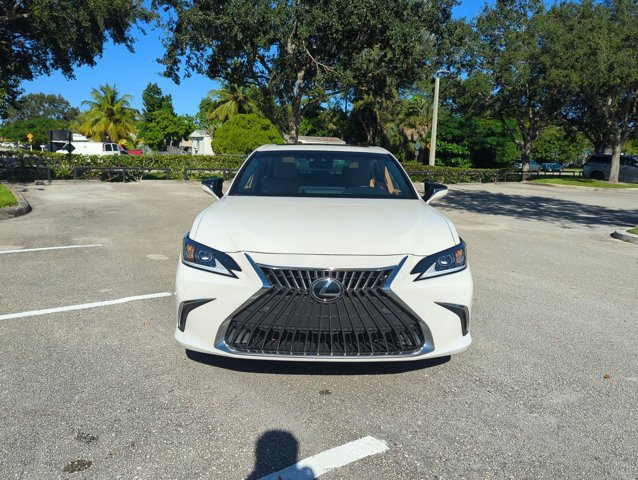 2023 Lexus ES 350 photo 2