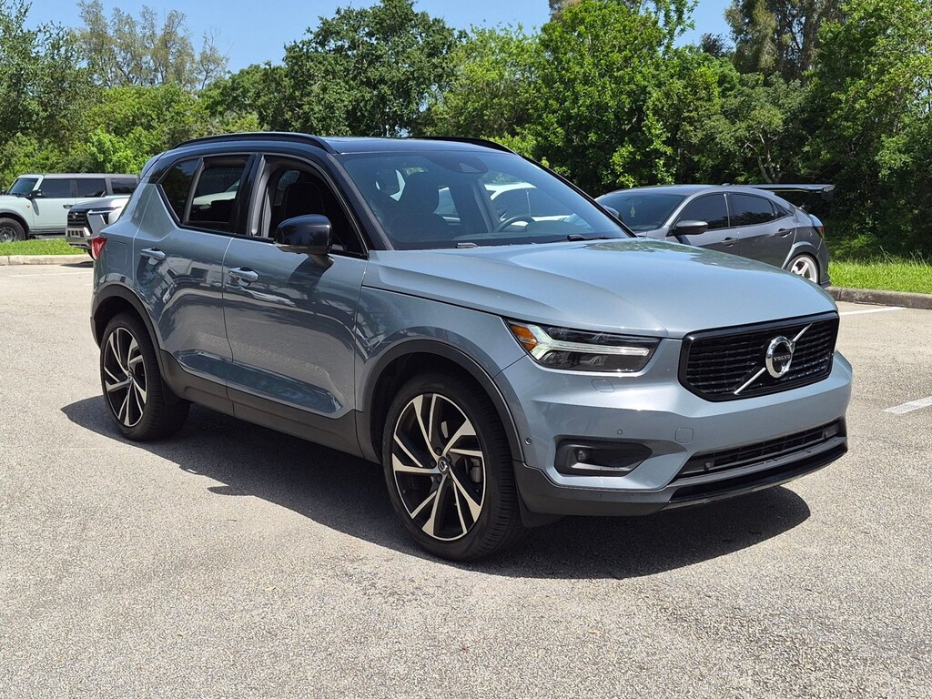 Used 2022 Volvo XC40 T5 AWD R-Design SUV