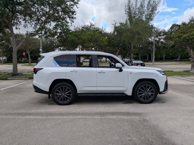 2025 Lexus LX 600 F SPORT photo 4