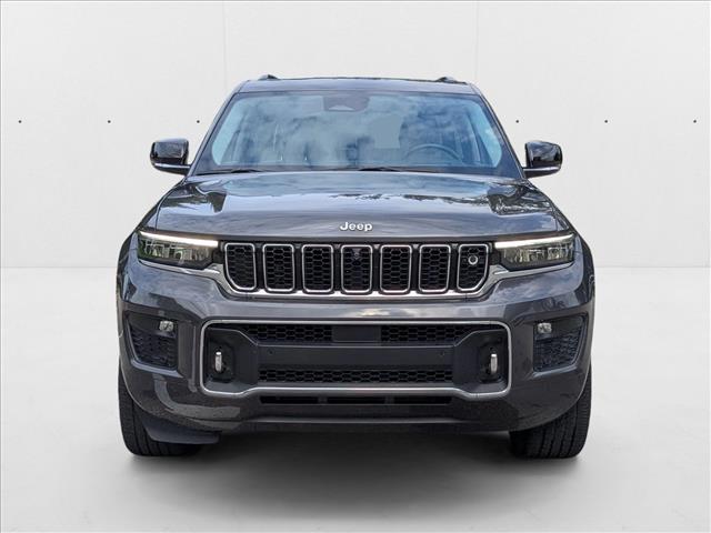 2022 Jeep Grand Cherokee Overland photo 2