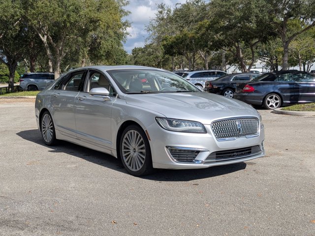 2017 Lincoln MKZ Hybrid Reserve photo 3